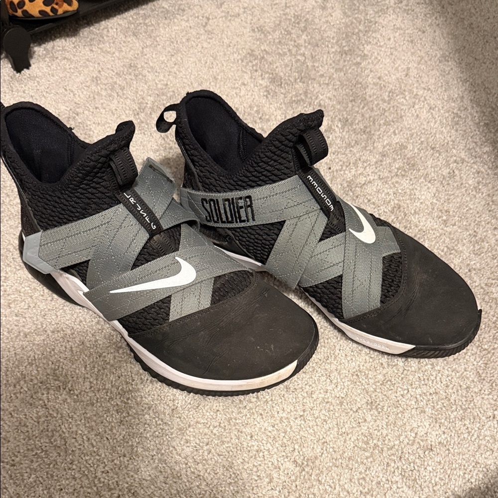Nike LeBron  Soldier 13 black and gray
